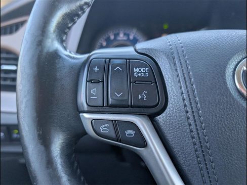 Used 2017 Toyota Sienna Limited Premium image 13
