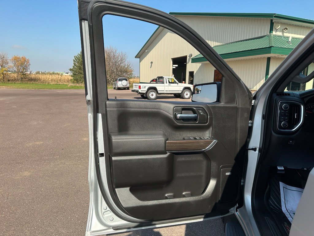 Used 2022 Chevrolet Silverado 1500 RST w/ LPO, Blackout Package AWD/4WD image 11