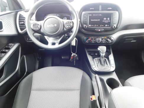 Used 2025 Kia Soul LX w/ LX Technology Package FWD image 15