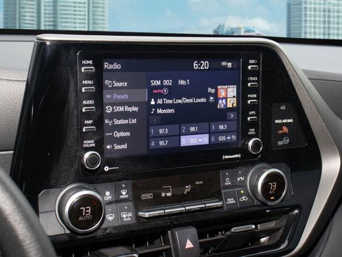 Used 2020 Toyota Highlander L image 31