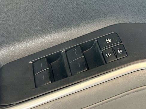 Certified 2024 Toyota Highlander XLE FWD image 14
