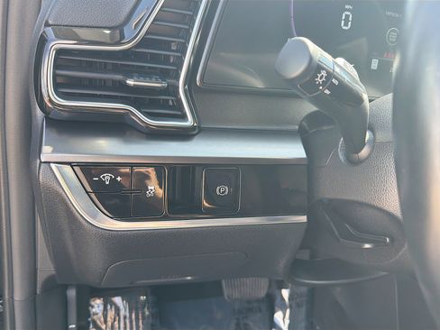 Used 2024 Kia Sportage EX AWD/4WD image 17