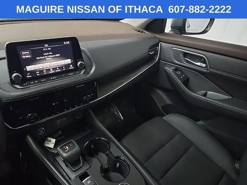 Used 2021 Nissan Rogue SL AWD/4WD image 26