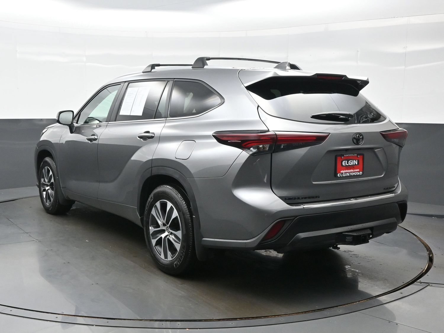 Used 2025 Toyota Highlander XLE AWD/4WD image 4