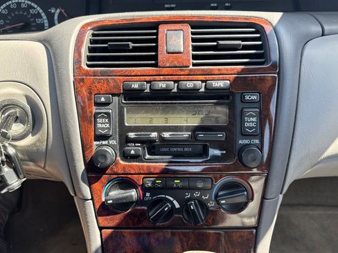 Used 2001 Toyota Avalon XL image 17