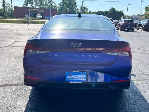 Used 2023 Hyundai Elantra SE FWD image 6