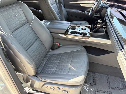 Certified 2025 Cadillac Escalade Sport Platinum AWD/4WD image 11