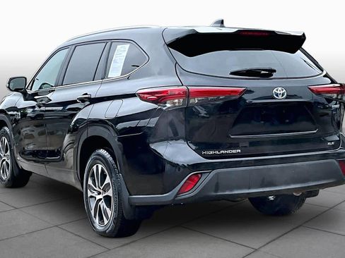 Used 2023 Toyota Highlander XLE AWD/4WD image 12