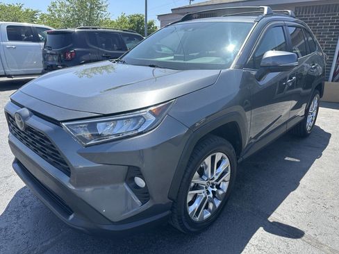 Used 2020 Toyota RAV4 XLE Premium FWD image 3