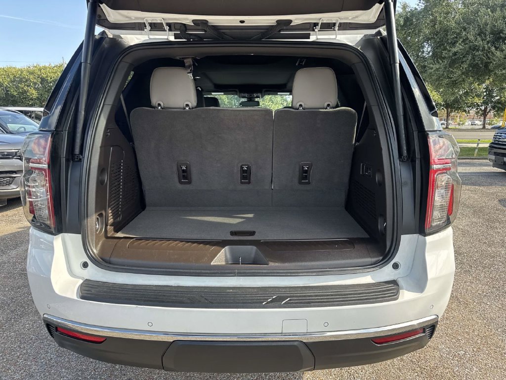 Used 2022 Chevrolet Tahoe LT w/ Luxury Package RWD image 9
