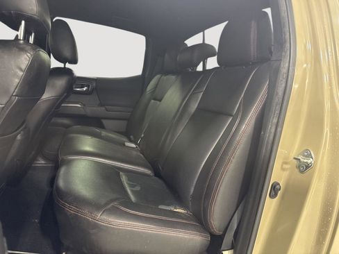 Used 2018 Toyota Tacoma TRD Off-Road w/ Technology Package AWD/4WD image 8