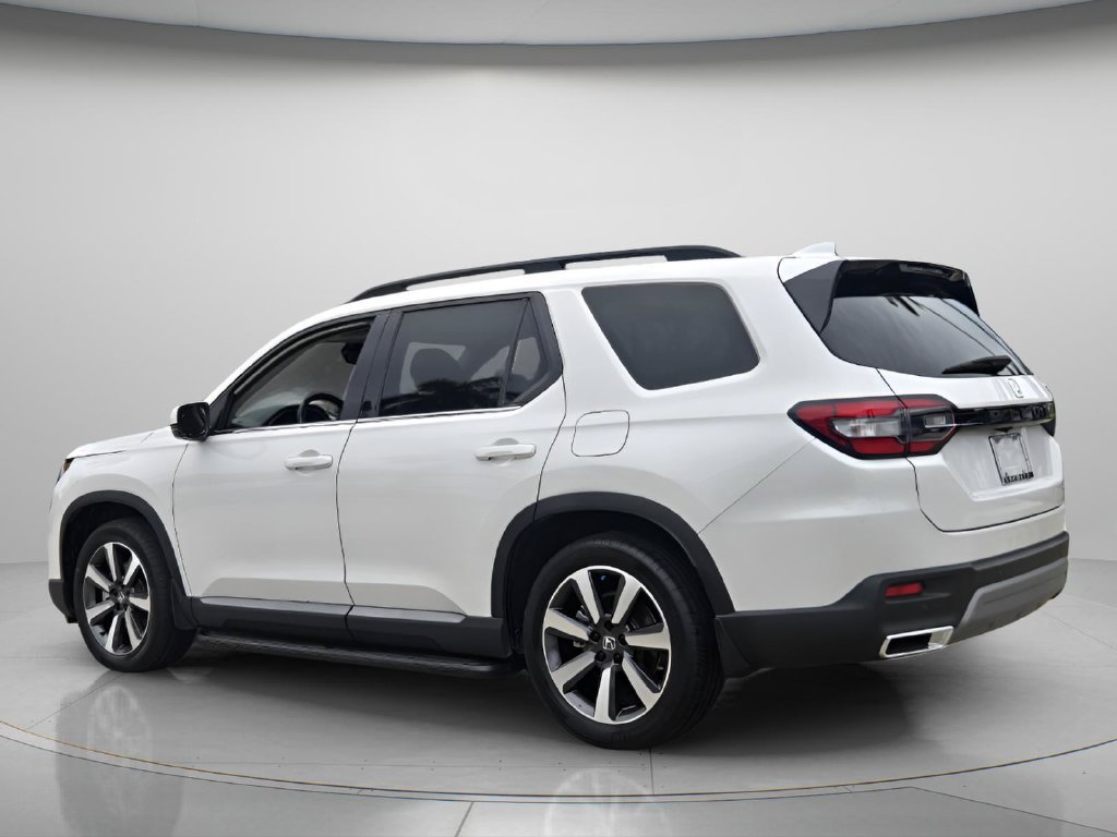 Certified 2025 Honda Pilot Touring image 8