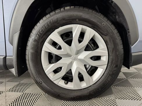 Used 2024 Toyota Corolla Cross L image 41