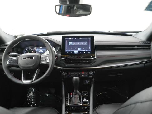 Used 2025 Jeep Compass Trailhawk AWD/4WD image 14