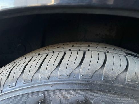 Used 2018 Dodge Grand Caravan SE w/ UConnect Hands-Free Group image 11