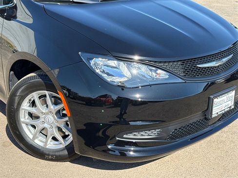 New 2025 Chrysler Voyager LX image 3