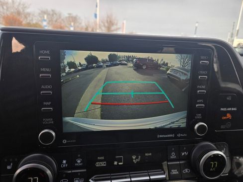 Used 2022 Toyota Highlander XLE image 13