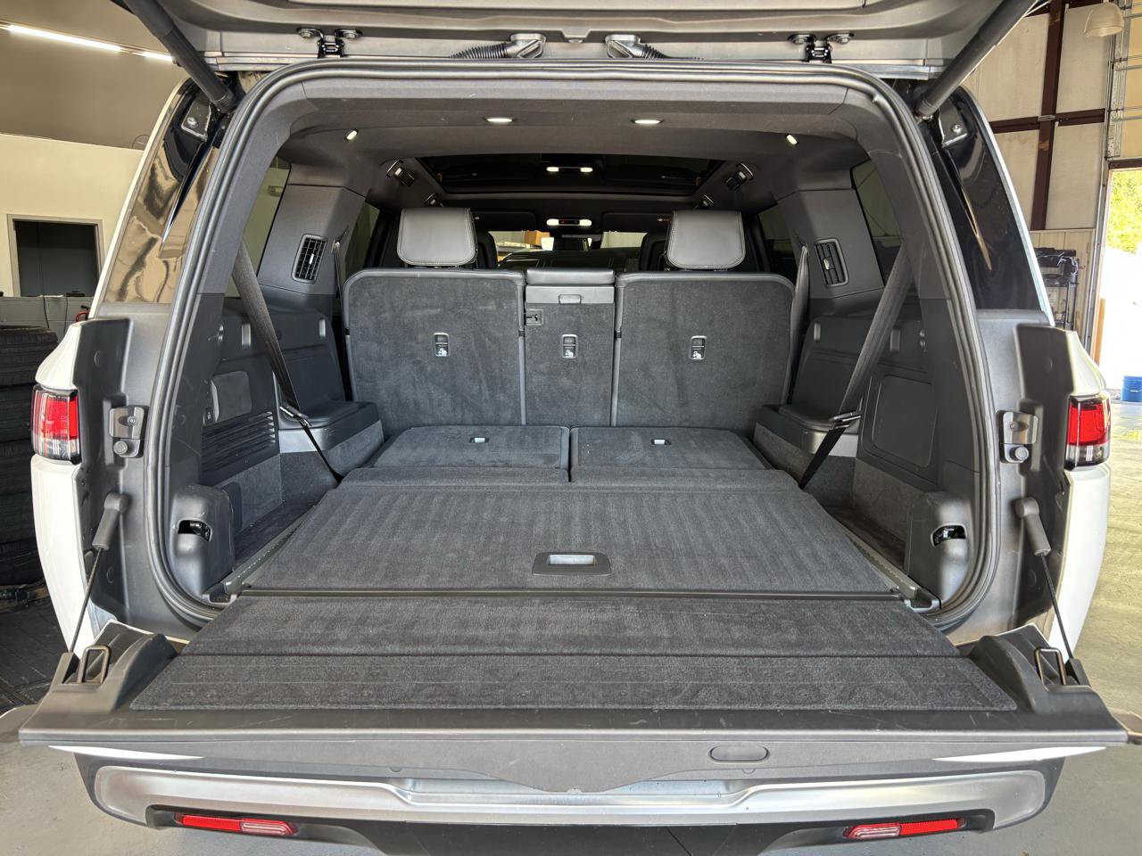 Used 2025 Rivian R1S Adventure Dual AWD/4WD image 26