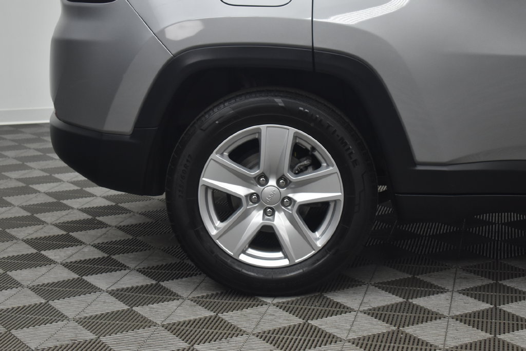 Used 2022 Jeep Compass Latitude FWD image 24