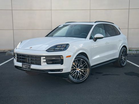 Used 2025 Porsche Cayenne image 1