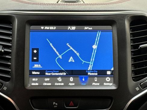 Used 2019 Jeep Cherokee Trailhawk w/ Cold Weather Group image 22