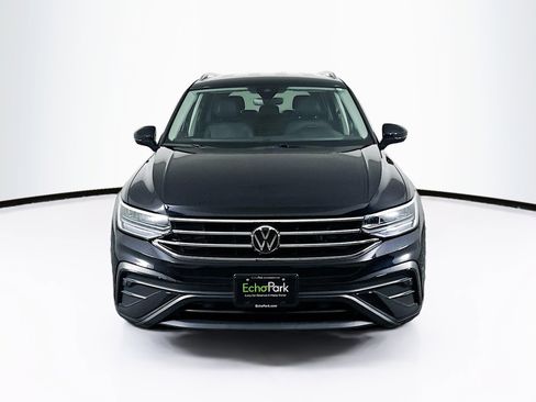 Used 2023 Volkswagen Tiguan SE image 2