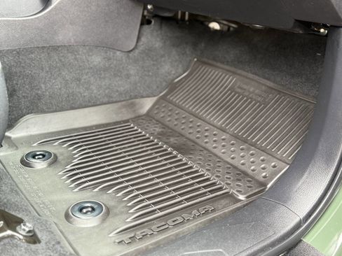 Used 2022 Toyota Tacoma TRD Off-Road image 46