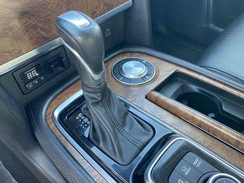 Used 2023 Nissan Armada SL w/ Captain's Chairs Package image 25