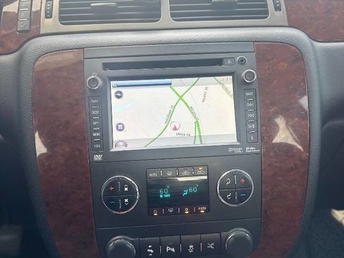 Used 2013 Chevrolet Avalanche LTZ image 25