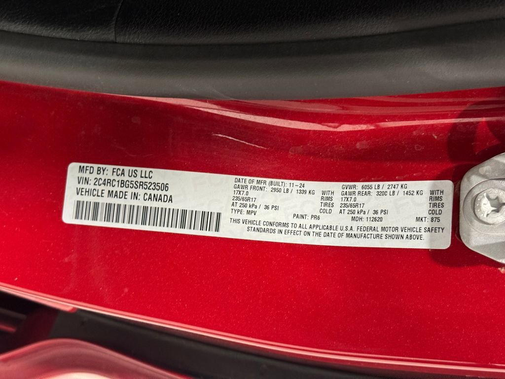 Used 2025 Chrysler Pacifica Select FWD image 40