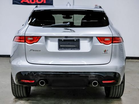 Used 2019 Jaguar F-PACE S image 10