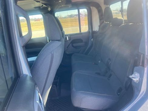 Used 2025 Jeep Gladiator Sport image 12