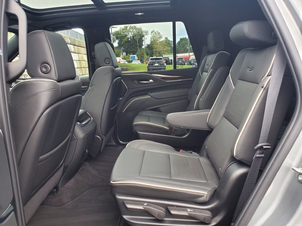 Used 2024 Cadillac Escalade Premium Luxury w/ Performance Package AWD/4WD image 40
