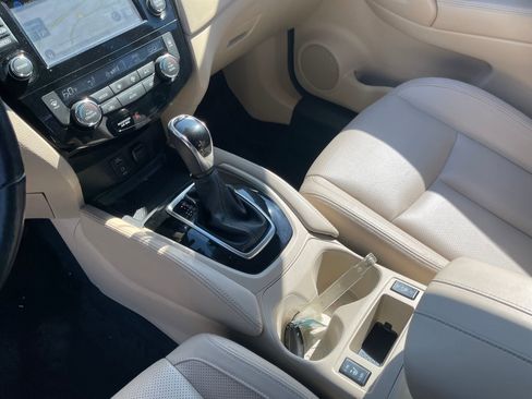 Used 2017 Nissan Rogue SL w/ SL Premium Package image 18