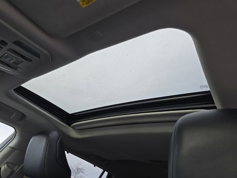 Used 2021 Toyota Highlander XLE image 3