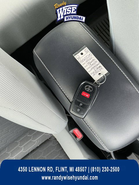 Used 2025 Toyota Corolla SE w/ SE Package FWD image 31