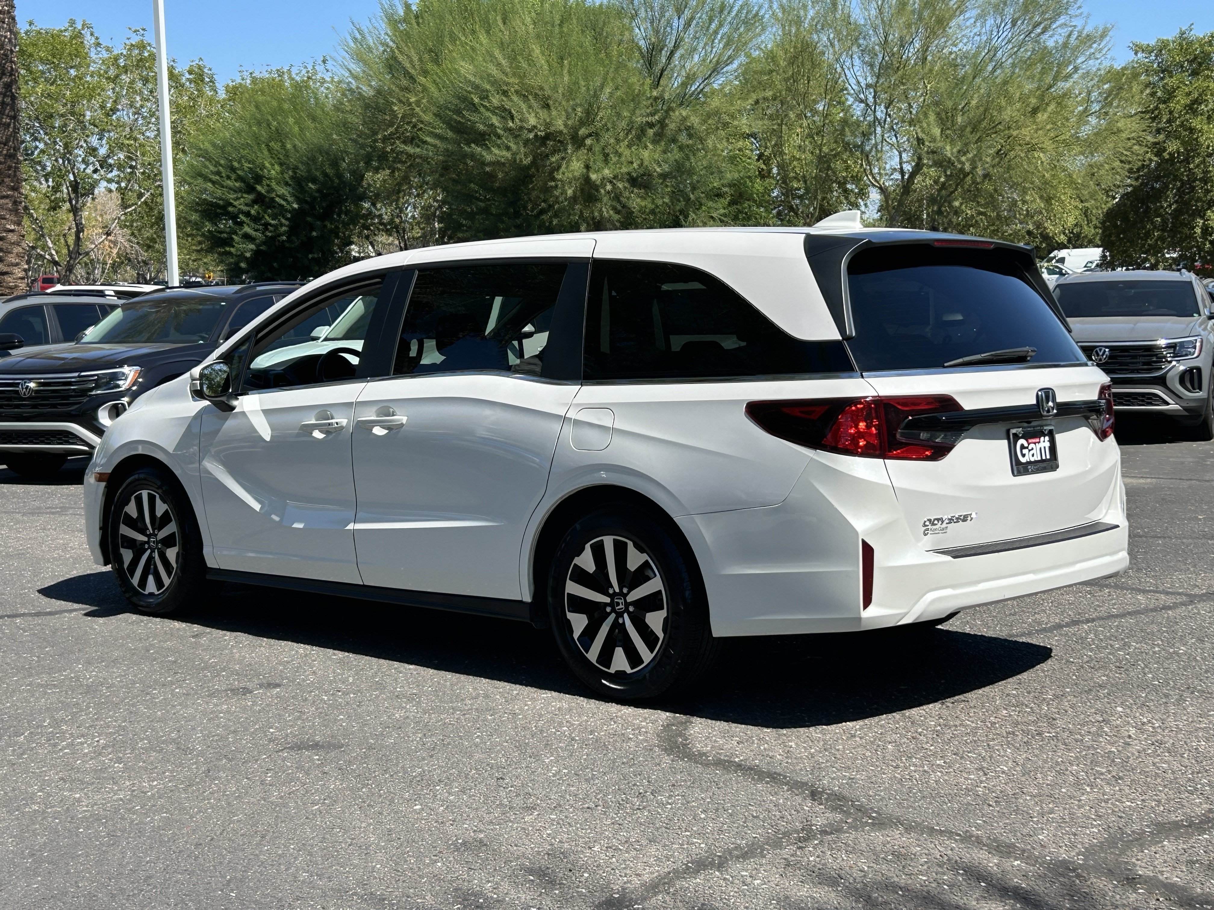 Used 2025 Honda Odyssey EX-L image 3
