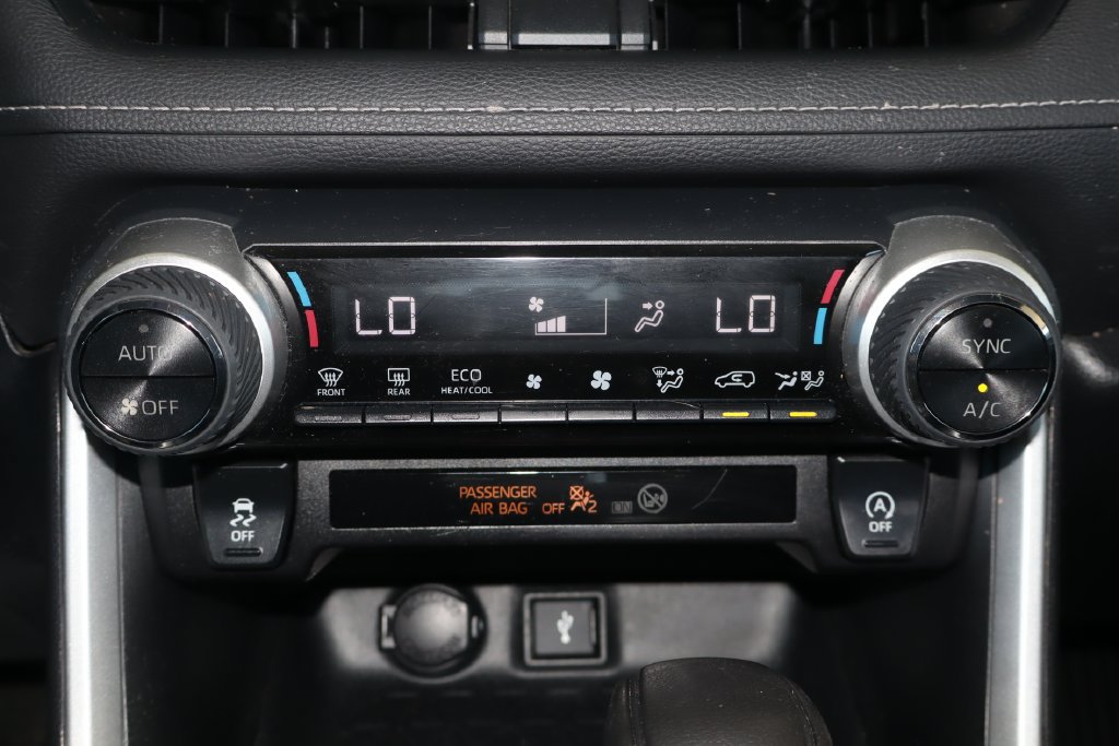 Used 2020 Toyota RAV4 XLE FWD image 25