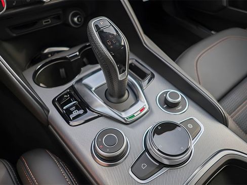 New 2025 Alfa Romeo Giulia Intensa w/ Driving Assist Package image 17