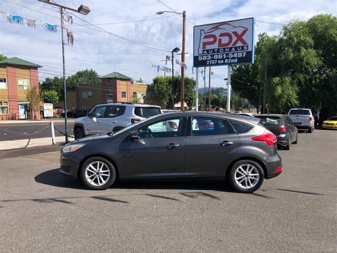 Used 2015 Ford Focus SE FWD image 1