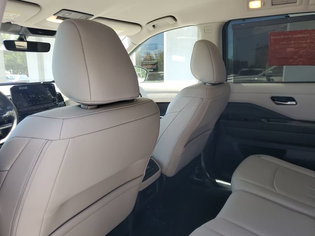 Certified 2025 Nissan Pathfinder SL FWD image 32