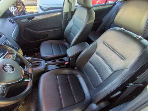 Used 2016 Volkswagen Jetta SE image 14