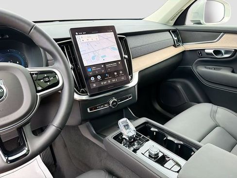 Used 2025 Volvo XC90 B5 Plus image 29