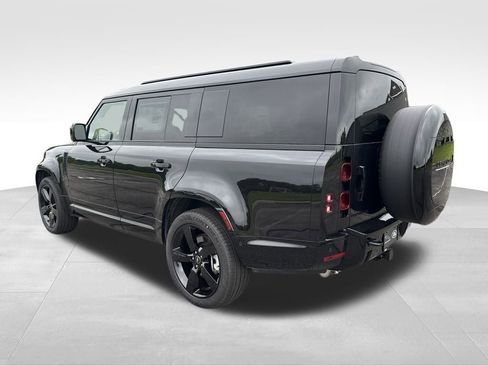 New 2025 Land Rover Defender 130 X-Dynamic SE image 3