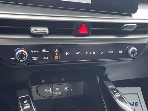Used 2025 Kia Sorento S w/ Panoramic Sunroof Package image 25