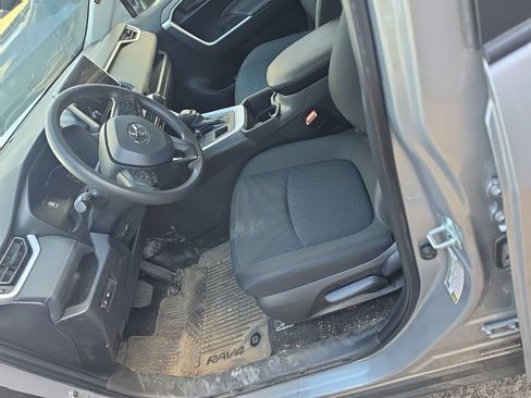 Used 2025 Toyota RAV4 LE AWD/4WD image 5