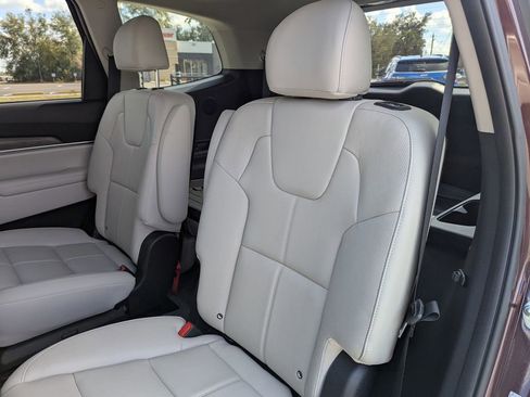 Certified 2022 Kia Telluride SX w/ Towing Package image 15