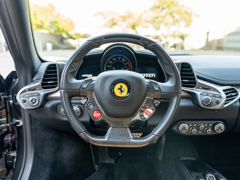 Used 2012 Ferrari 458 Italia Coupe RWD image 16