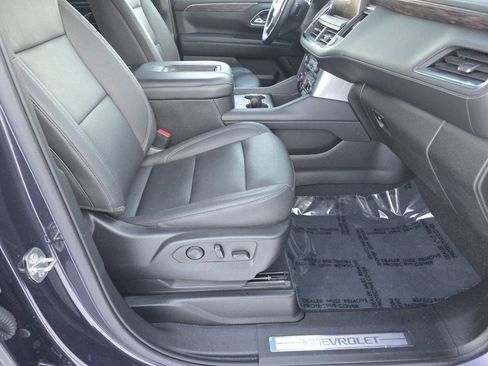 Used 2022 Chevrolet Tahoe LT w/ Luxury Package image 17