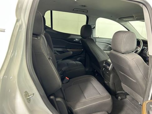 Used 2023 GMC Acadia SLE image 29